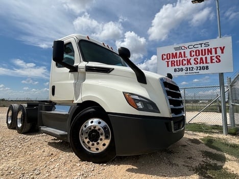 2019 FREIGHTLINER CASCADIA 126 Tandem Axle Daycab