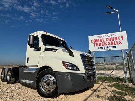 2019 FREIGHTLINER CASCADIA 126 Tandem Axle Daycab