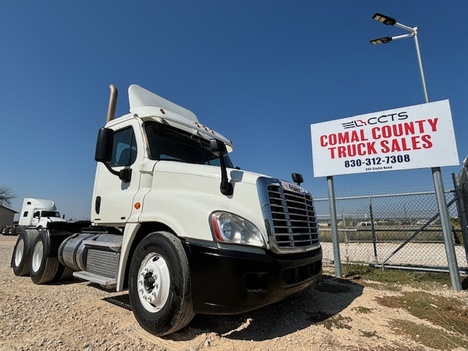 2011 FREIGHTLINER CASCADIA Tandem Axle Daycab