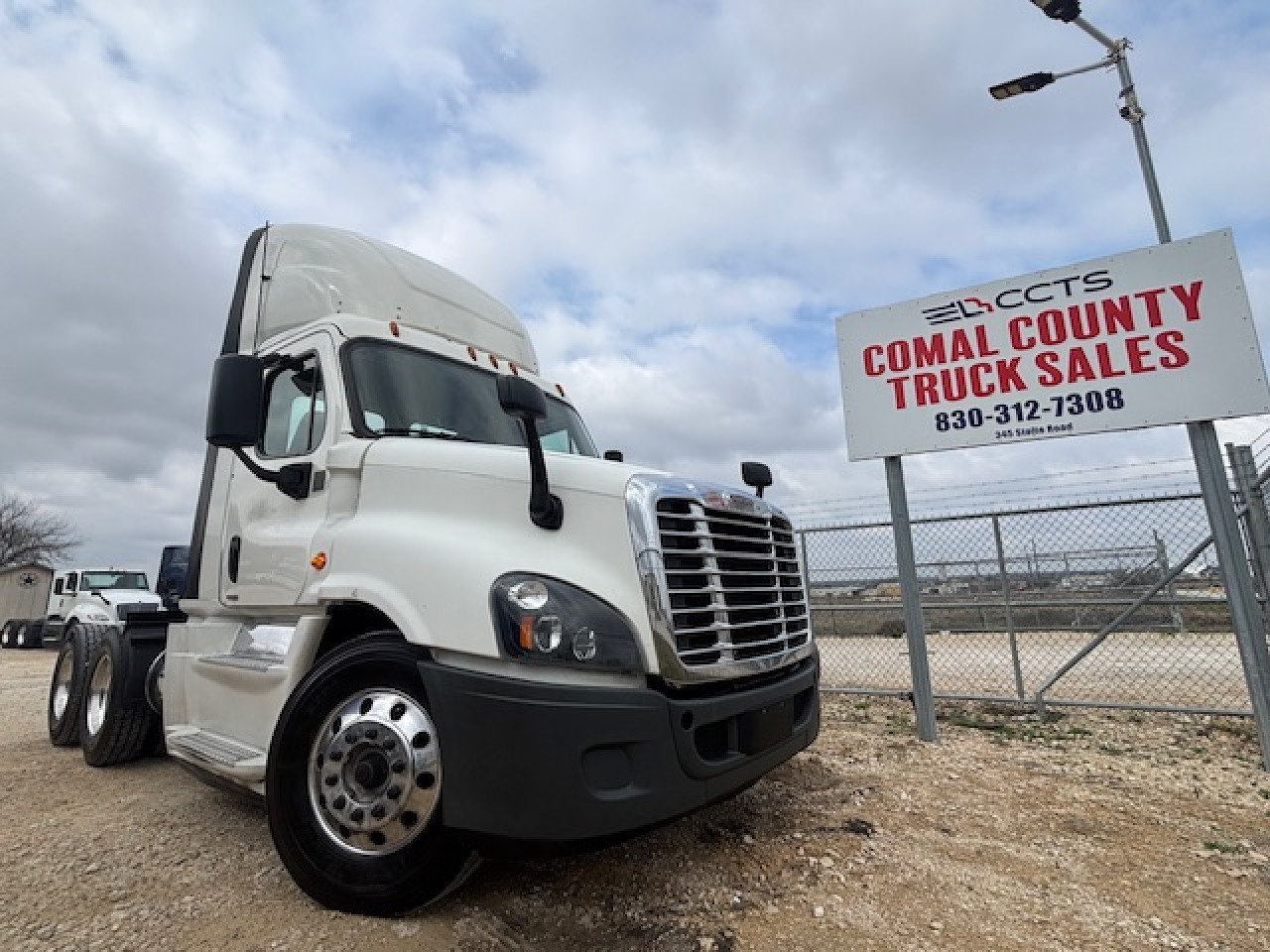 2016 FREIGHTLINER CASCADIA 125 Daycab #2901