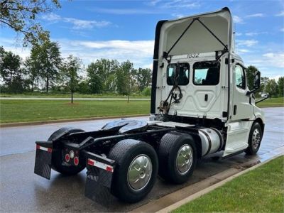 USED 2018 FREIGHTLINER CASCADIA 126 DAYCAB TRUCK #$vid