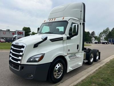 NEW 2025 FREIGHTLINER CASCADIA 126 DAYCAB TRUCK #$vid