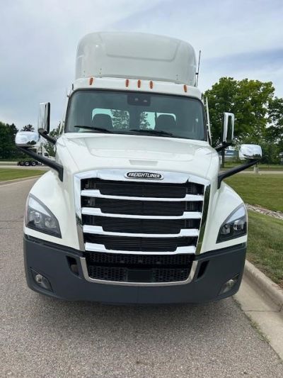 NEW 2025 FREIGHTLINER CASCADIA 126 DAYCAB TRUCK #$vid