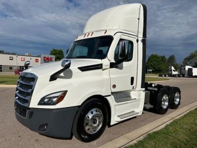 NEW 2025 FREIGHTLINER CASCADIA 126 DAYCAB TRUCK #$vid