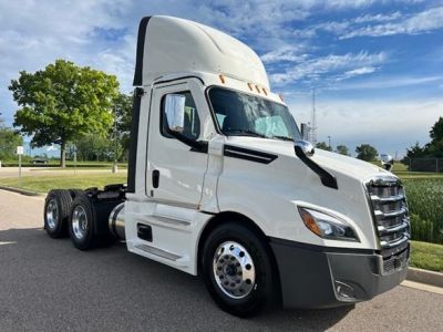 NEW 2025 FREIGHTLINER CASCADIA 126 DAYCAB TRUCK #$vid