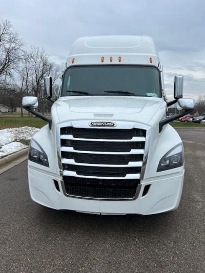 NEW 2025 FREIGHTLINER CASCADIA 126 SLEEPER TRUCK #$vid