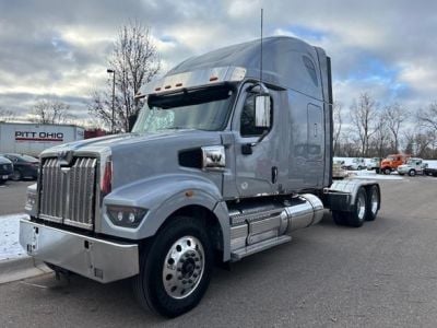 USED 2022 WESTERN STAR 49X SLEEPER TRUCK #$vid