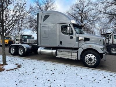 USED 2022 WESTERN STAR 49X SLEEPER TRUCK #$vid