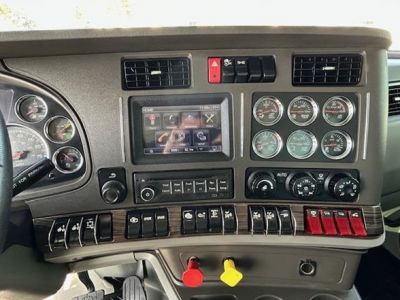 USED 2016 KENWORTH T880 DAYCAB TRUCK #$vid