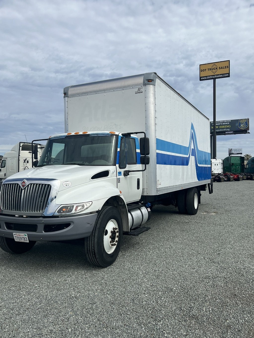 International 4300 cheap box truck