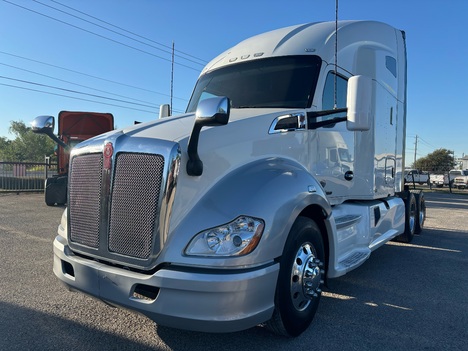 2020 KENWORTH T680 Tandem Axle Sleeper