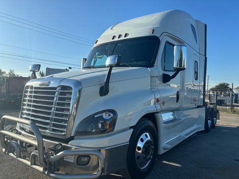 2020 FREIGHTLINER Cascadia 125 Tandem Axle Sleeper