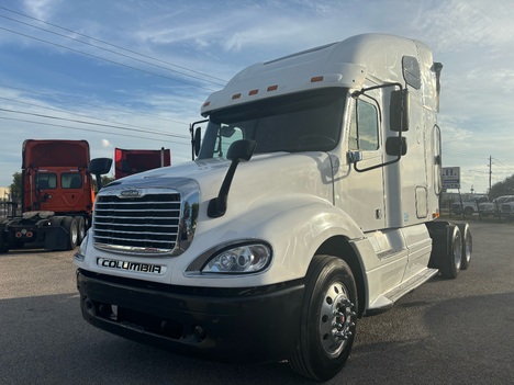 2006 FREIGHTLINER Columbia Tandem Axle Sleeper