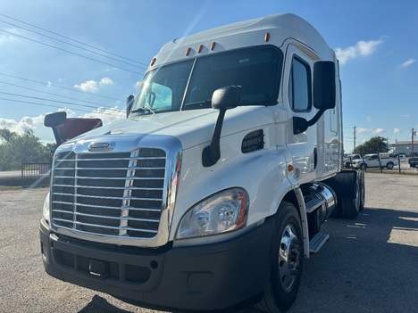 2016 FREIGHTLINER Cascadia 125 Tandem Axle Sleeper