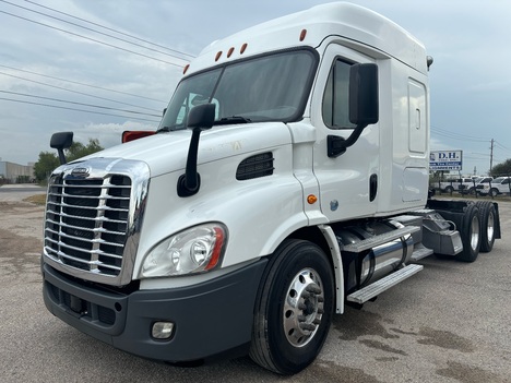 2017 FREIGHTLINER Cascadia Tandem Axle Sleeper