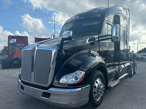 2019 KENWORTH T680 Tandem Axle Sleeper