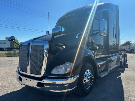 2020 KENWORTH T680 Tandem Axle Sleeper