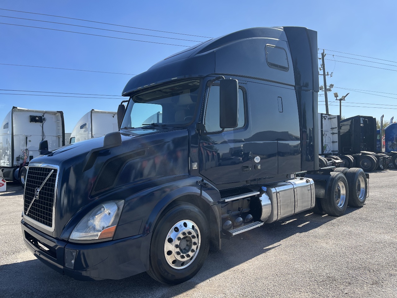 2016 VOLVO VNL670 Sleeper #2378 2016 VOLVO VNL670 Sleeper #2378