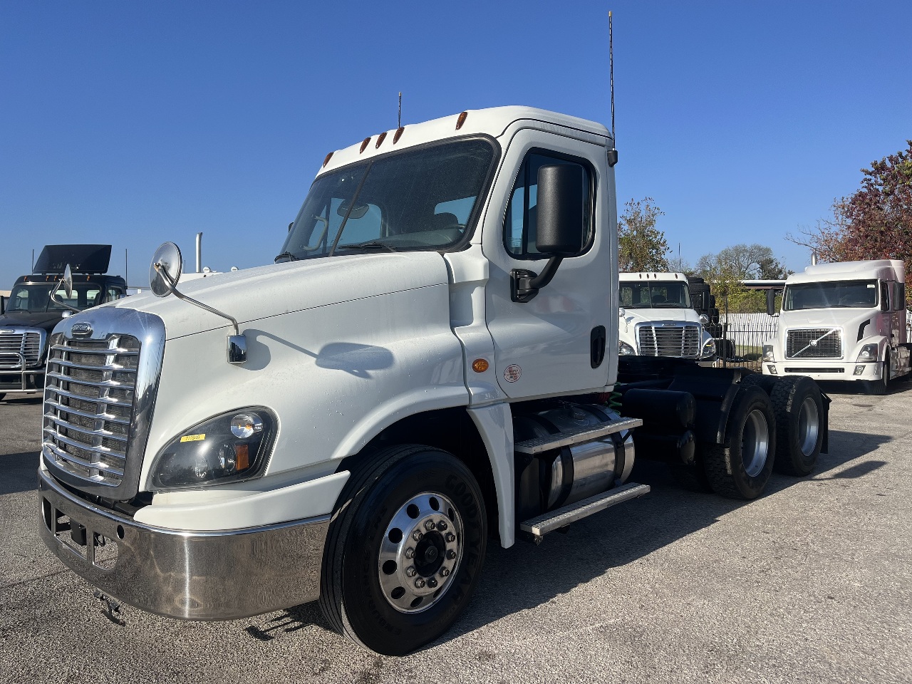 2018 FREIGHTLINER Cascadia 125 Daycab #2532