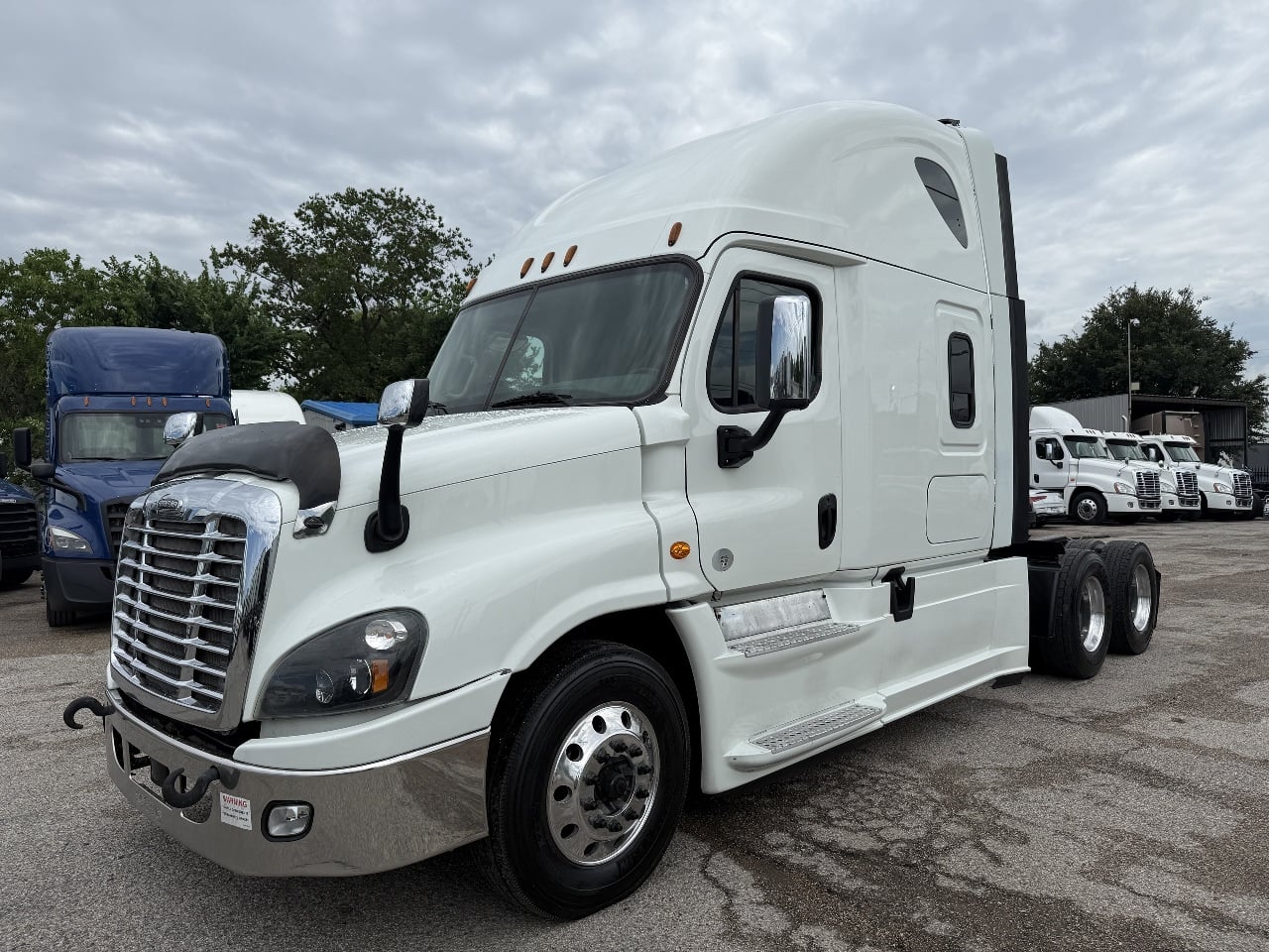 2016-freightliner-cascadia-125-sleeper #3383