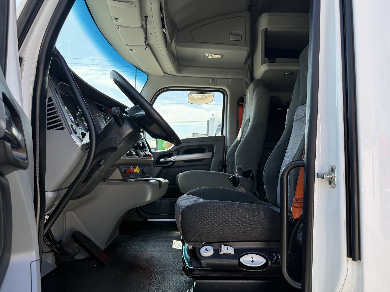 https://imanpro.net/pub/co/ezway/photo/1845/10.jpg?t=20260522111609