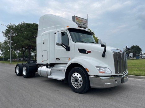 2021 PETERBILT 579 Tandem Axle Sleeper