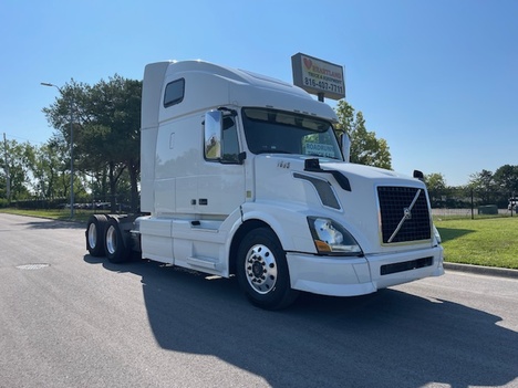 2015 VOLVO VNL670 Tandem Axle Sleeper