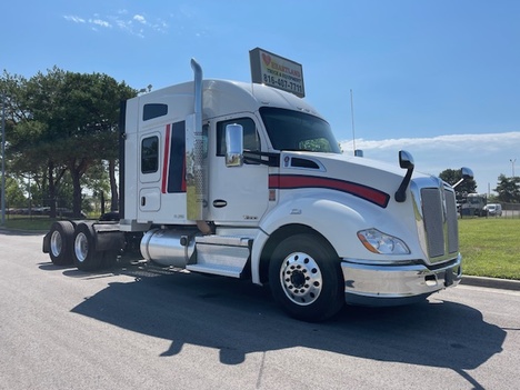 2020 KENWORTH T-680 Tandem Axle Sleeper