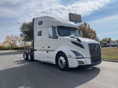 2019 VOLVO VNL64T-760 Tandem Axle Sleeper