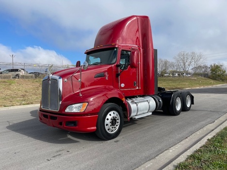 2012 KENWORTH T-660 Tandem Axle Daycab