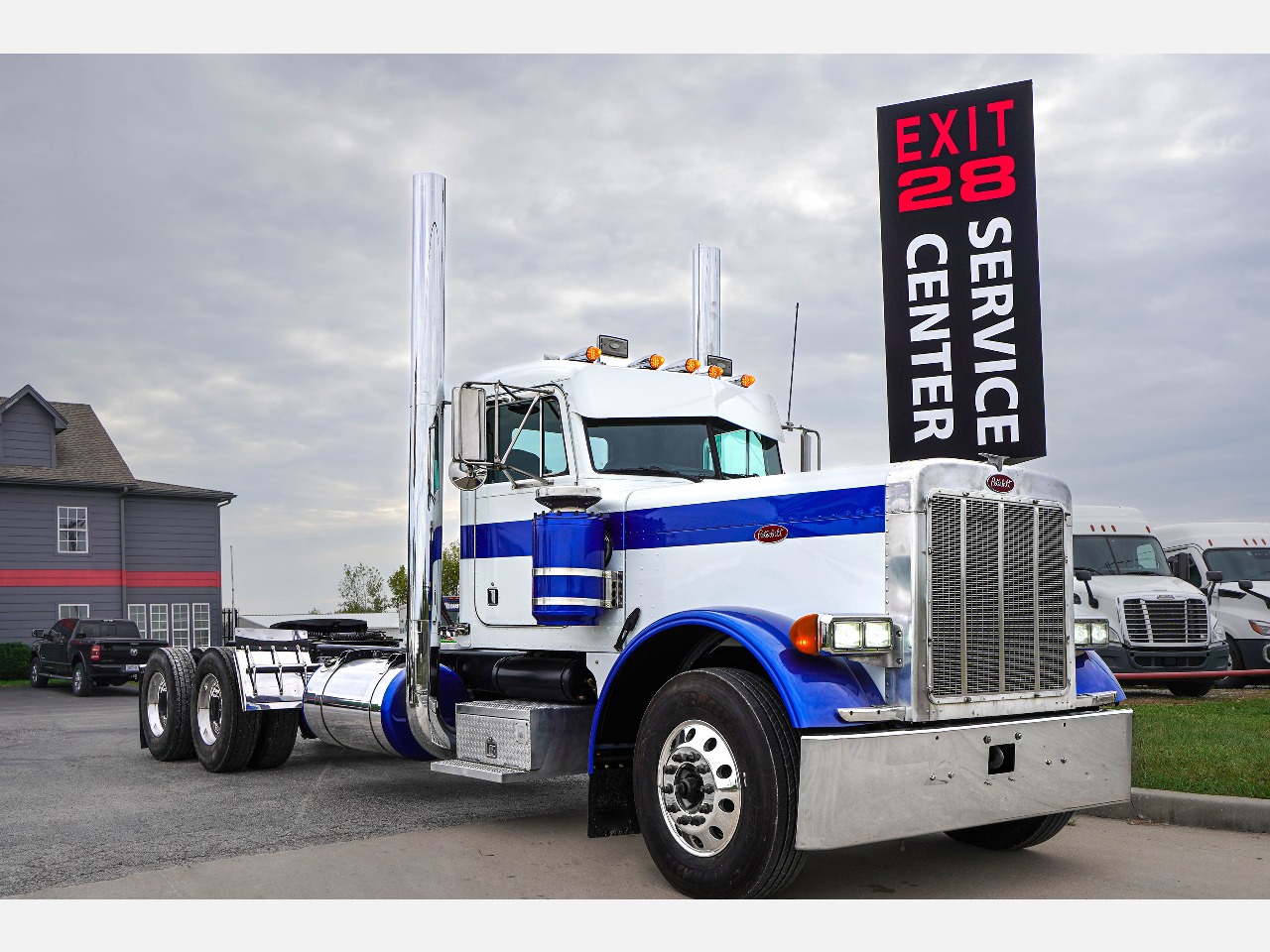 1999 PETERBILT 379 Daycab #1454