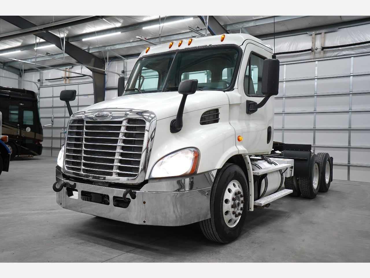 2017 FREIGHTLINER Cascadia Daycab #2957 2017 FREIGHTLINER Cascadia Daycab #2957