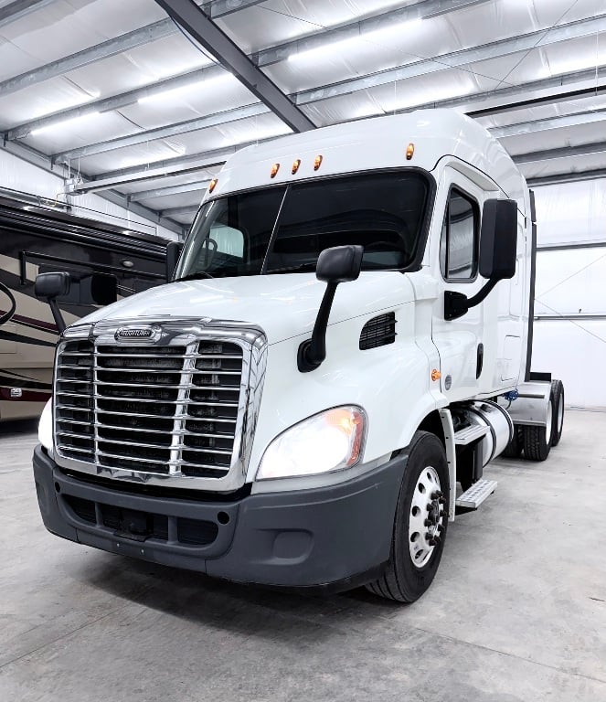 2019 FREIGHTLINER Cascadia Sleeper #2956