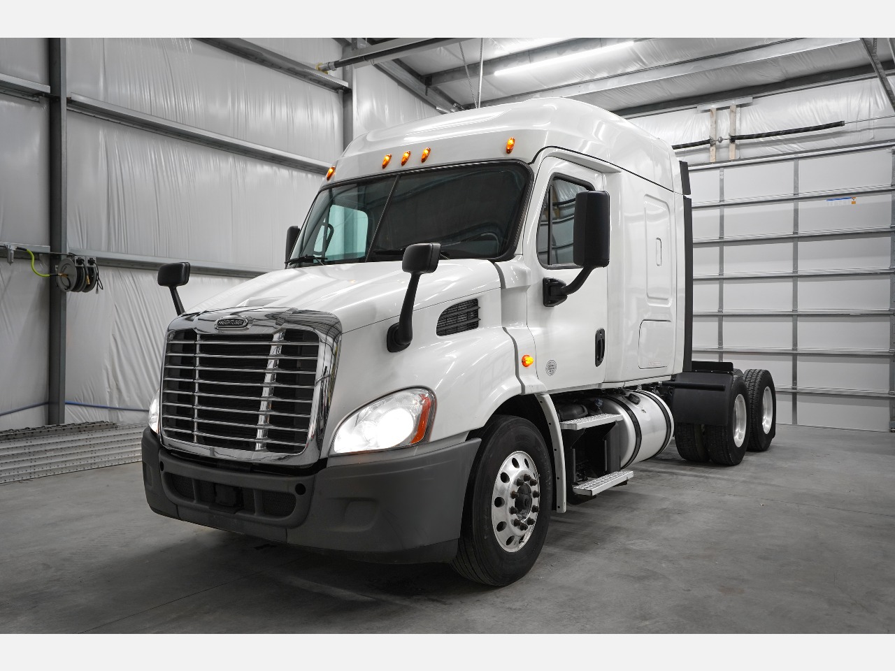 2019-freightliner-cascadia-sleeper #3234