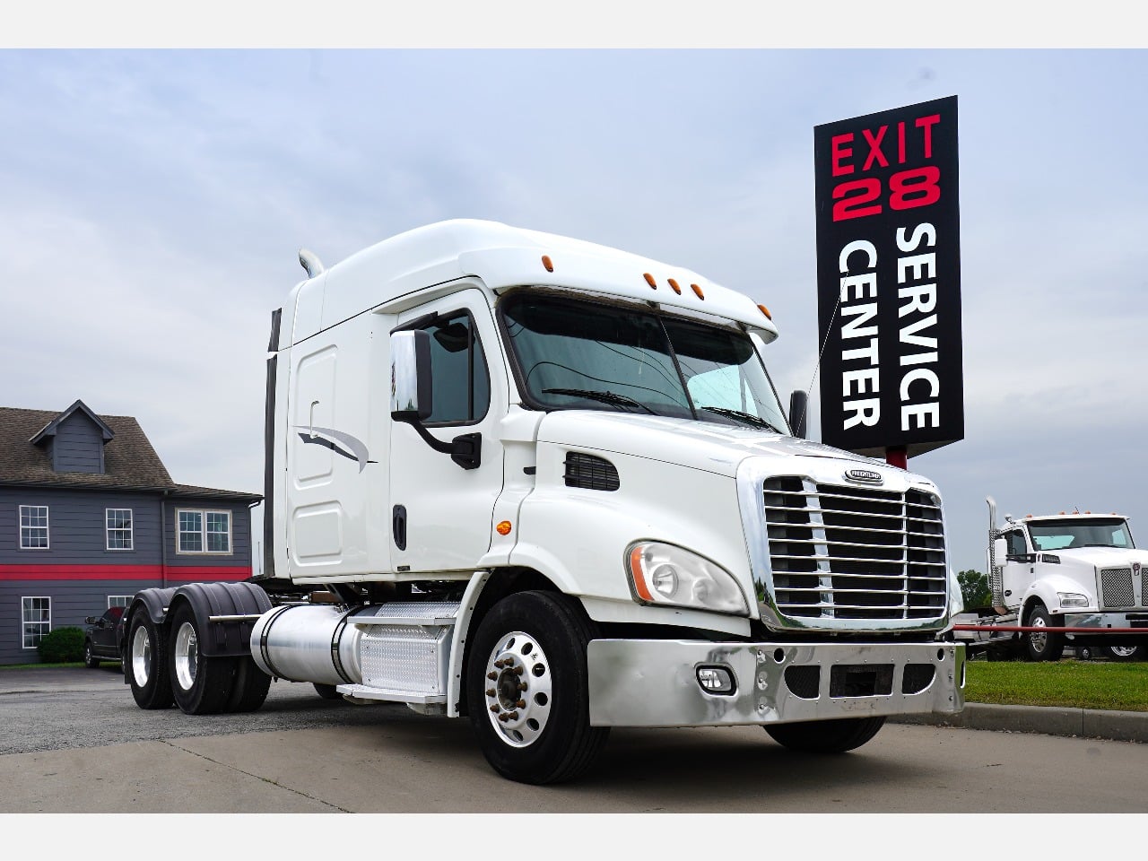 2016 FREIGHTLINER cascadia Sleeper #3717