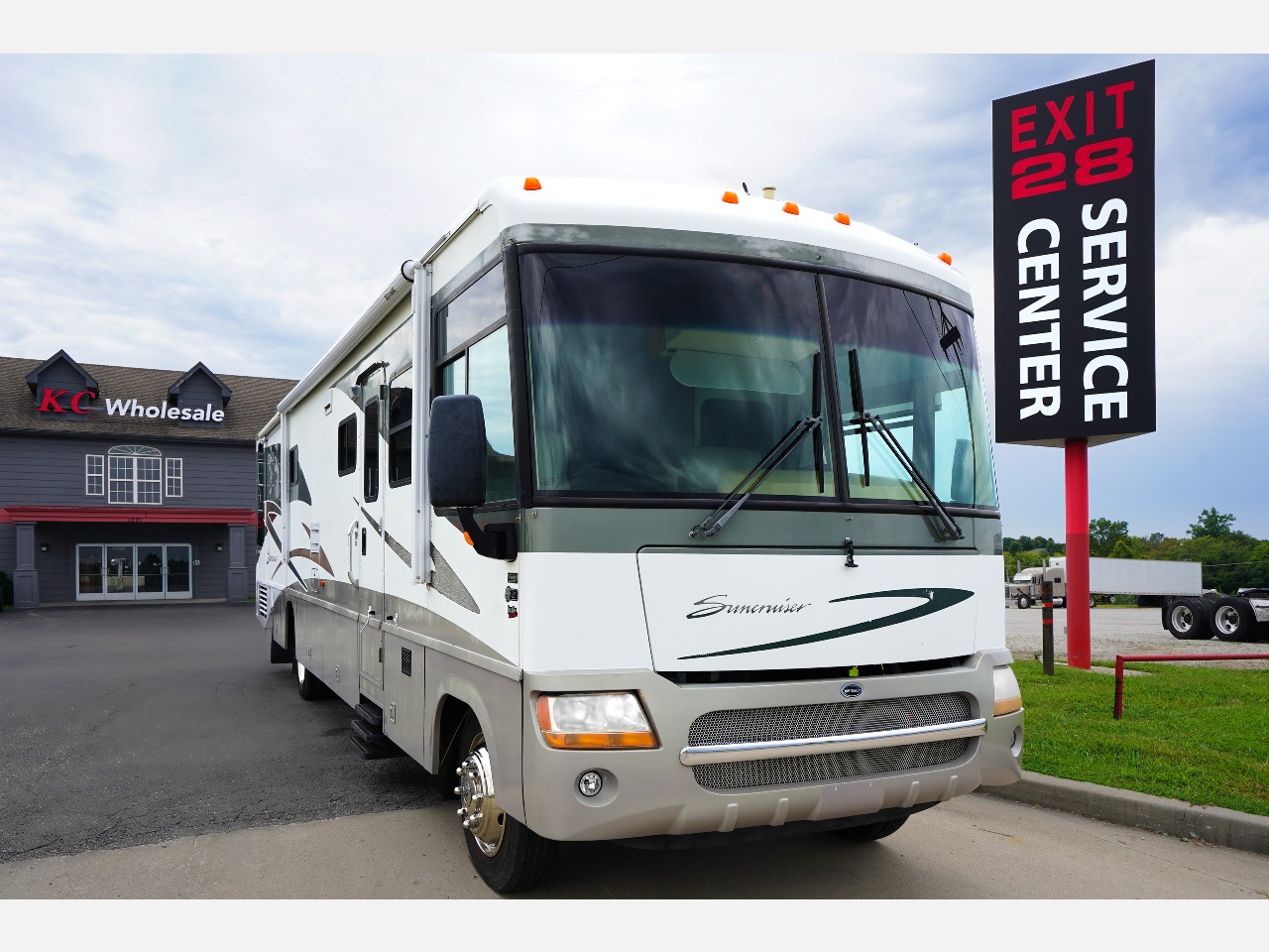 2005 WINNEBAGO 37B RV - Motorhome #3885 2005 WINNEBAGO 37B RV - Motorhome #3885