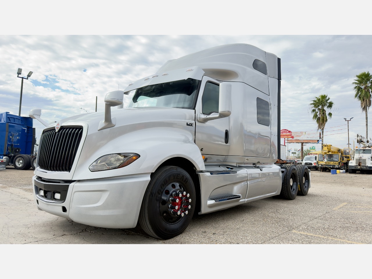 2020-international-prostar-lt625-sleeper #2347