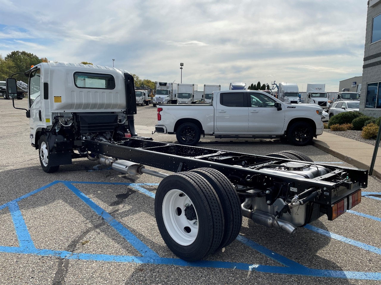 2024 ISUZU NPRHDGAS - 176 WB 1F4 CAB CHASSIS TRUCK FOR SALE #305487