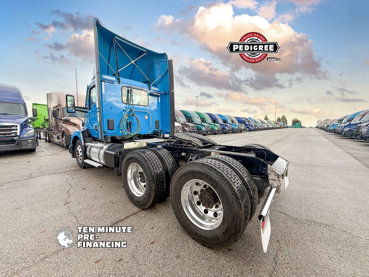 2024 Kenworth in Springfield, MO — photo 2