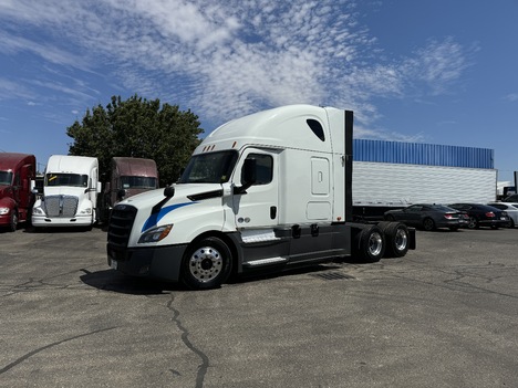 2020 FREIGHTLINER Cascadia 126 Sleeper