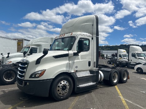 2020 FREIGHTLINER Cascadia Tandem Axle Daycab