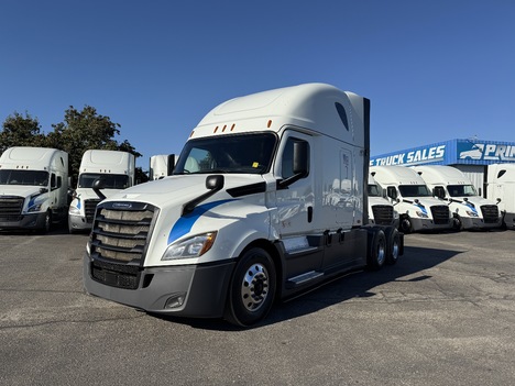 2020 FREIGHTLINER Cascadia 126 Heavy Duty Truck