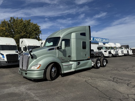 2021 KENWORTH T680 Sleeper