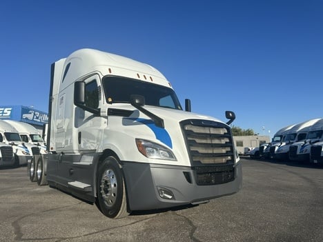 2020 FREIGHTLINER CASCADIA 126 Sleeper