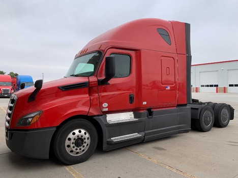 2021 FREIGHTLINER CASCADIA 126 Sleeper