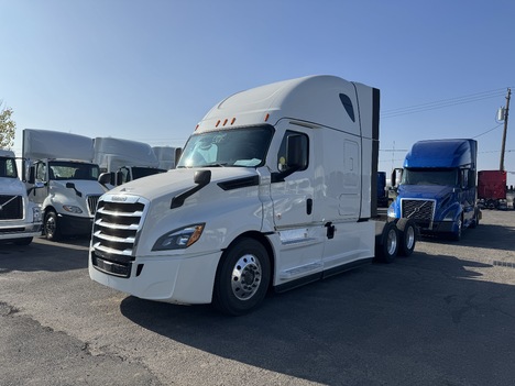 2020 FREIGHTLINER CASCADIA 126 Sleeper