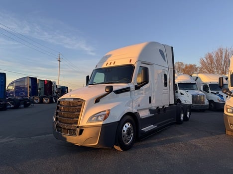 2021 FREIGHTLINER CASCADIA 126 Sleeper