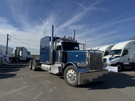 2022 PETERBILT 389 Sleeper