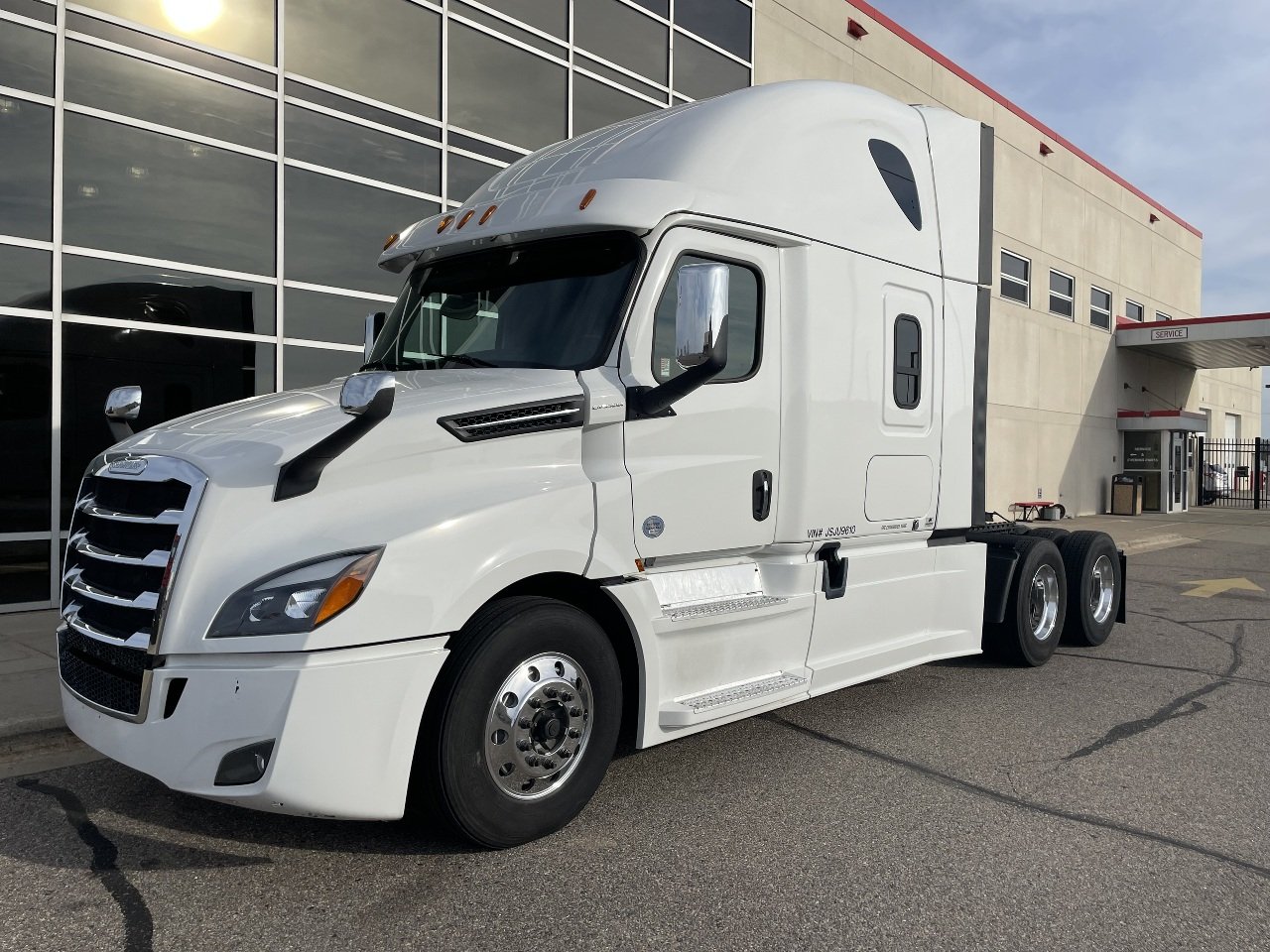 2018 FREIGHTLINER CASCADIA 126 TANDEM AXLE SLEEPER FOR SALE #1705