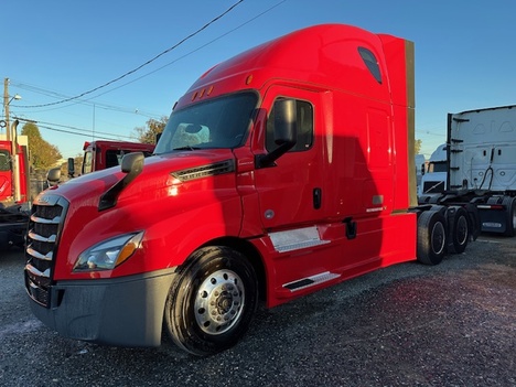 2020 FREIGHTLINER Cascadia Tandem Axle Sleeper